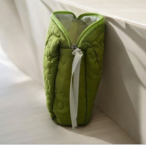 Quilted Light Olive Green Floral Makeup Bag NWOT - Picture 2 of 4